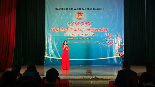 Phần thi ứng xử của cô giáo Chu Thị Thanh Loan trong Hội thi Cô giáo tài năng duyên dáng lần thứ III cấp Quận năm học 2015-2016